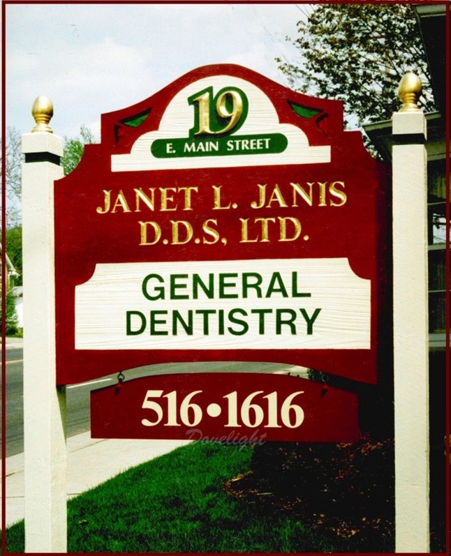 mahogany dental sign with posts